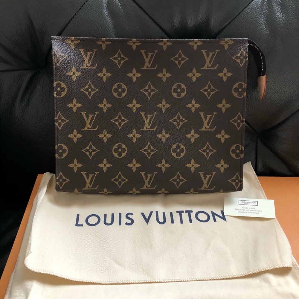Louis Vuitton Pouch 26